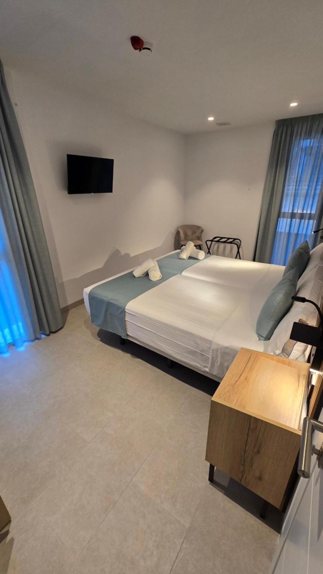 Hostal Rambla 24 By Holihome Alicante Esterno foto