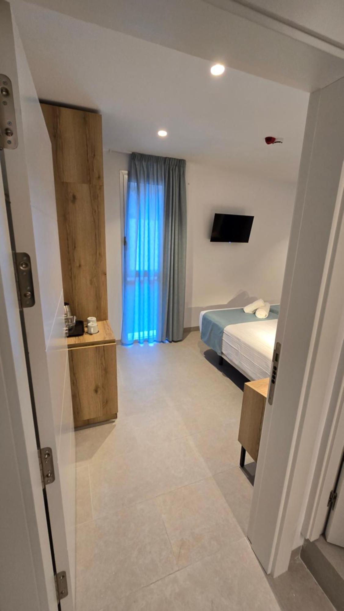 Hostal Rambla 24 By Holihome Alicante Esterno foto